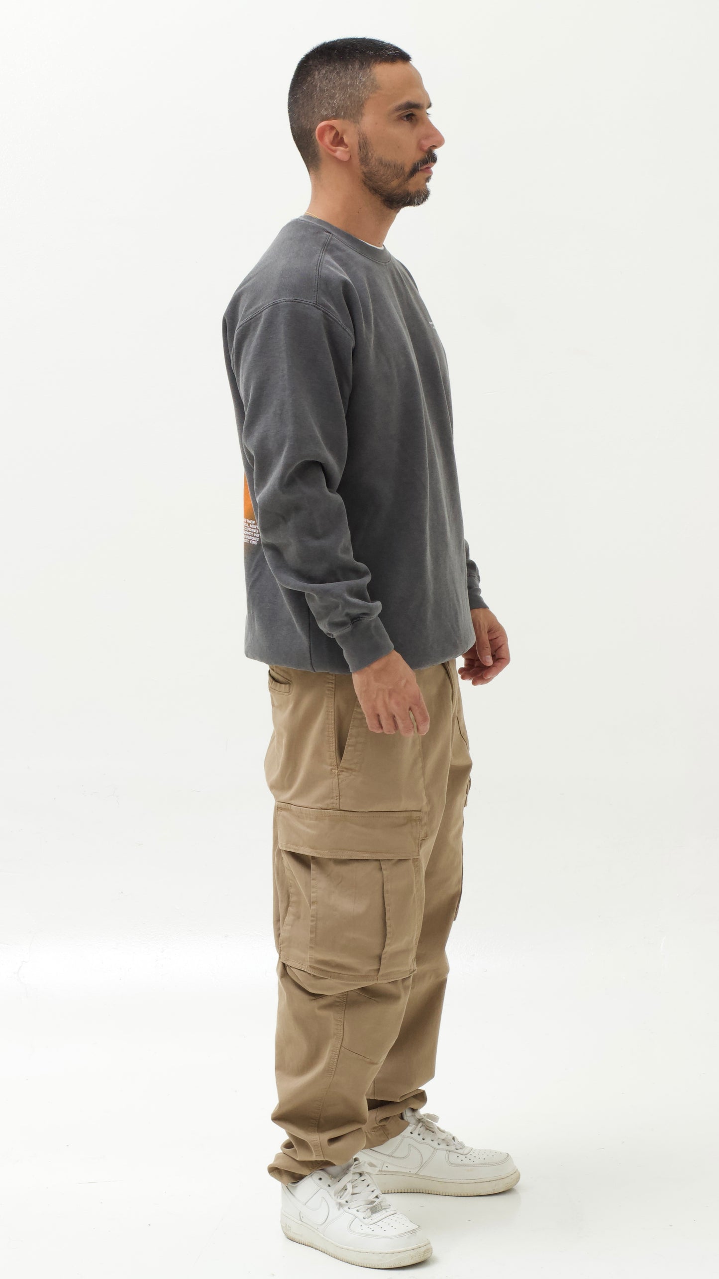 Essence  Crewneck Dark Grey